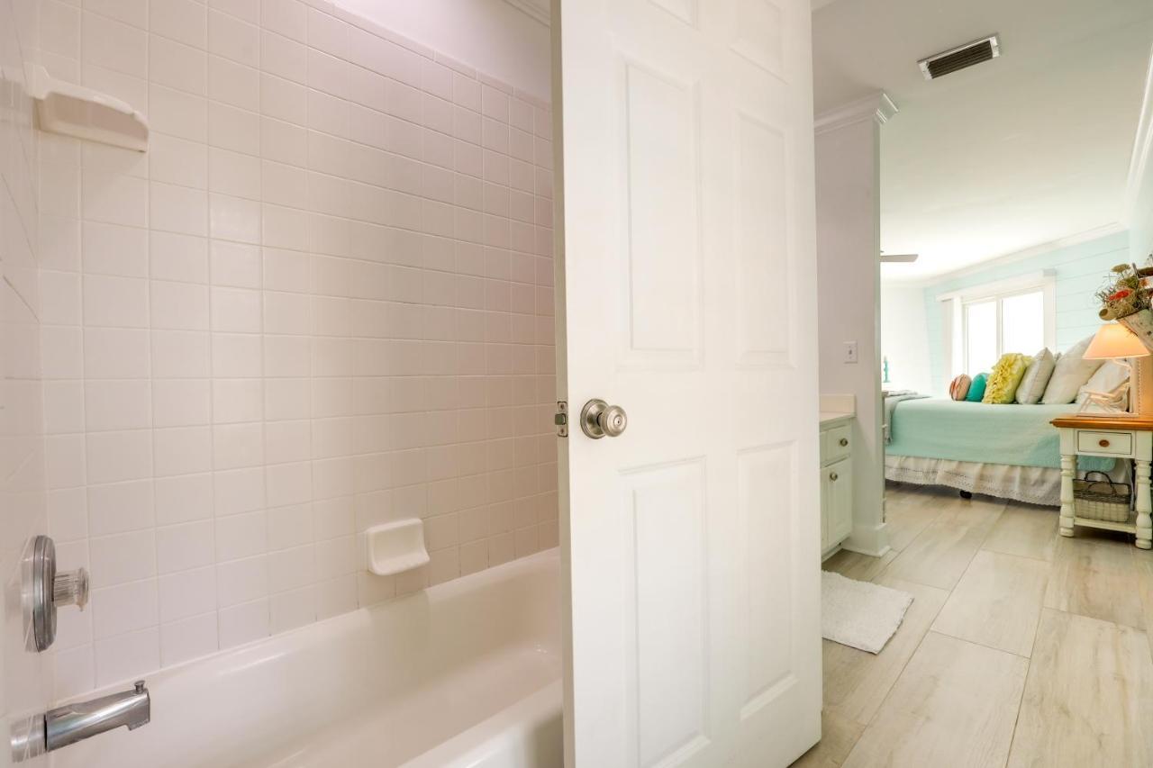 Pet-Friendly Jekyll Island Abode - Walk To Beach! Exterior photo
