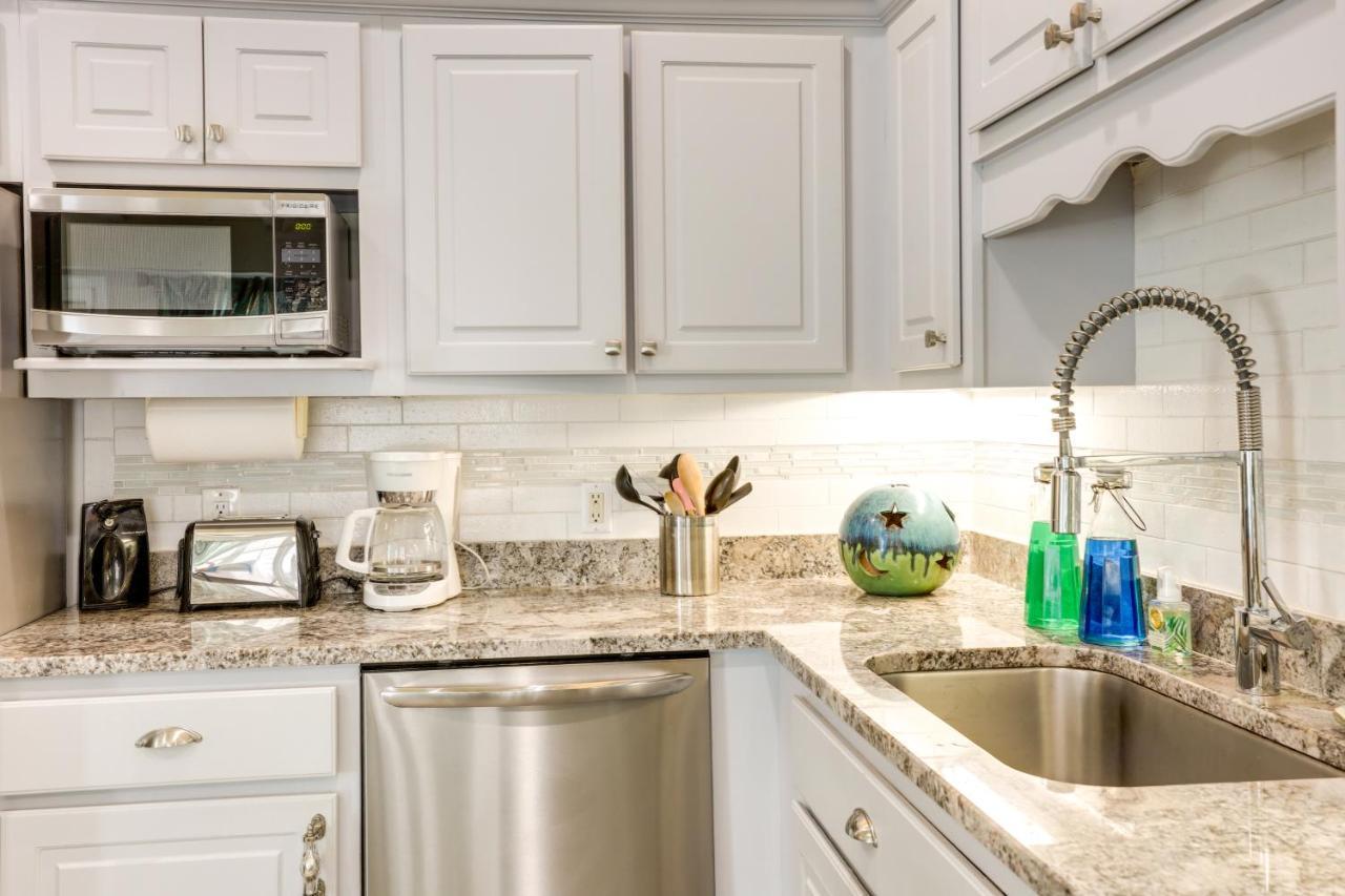 Pet-Friendly Jekyll Island Abode - Walk To Beach! Exterior photo